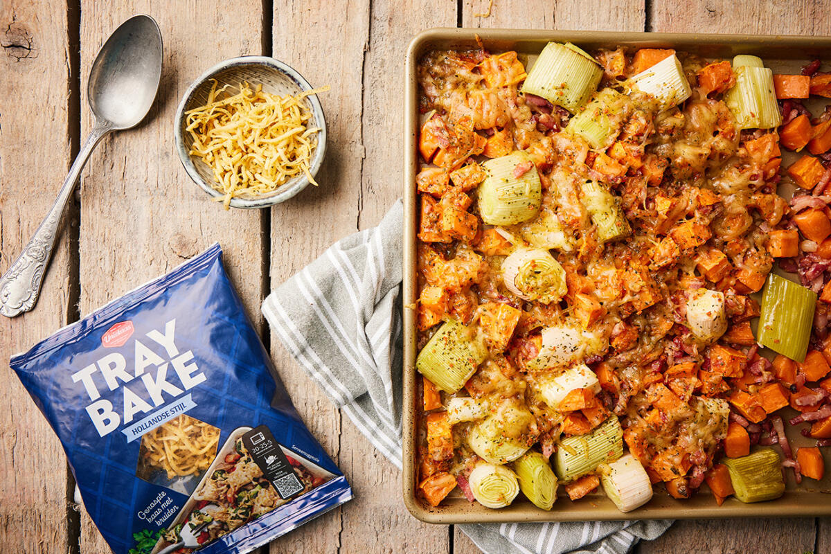 Prei en zoete aardappel traybake met kaas en spekjes