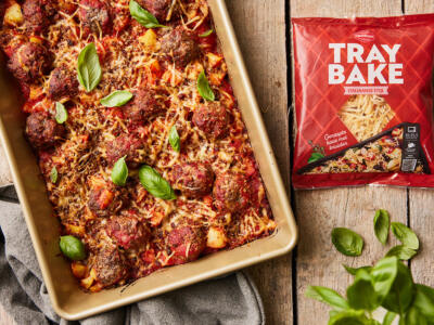 Cheesy Bolognese gehaktballen traybake